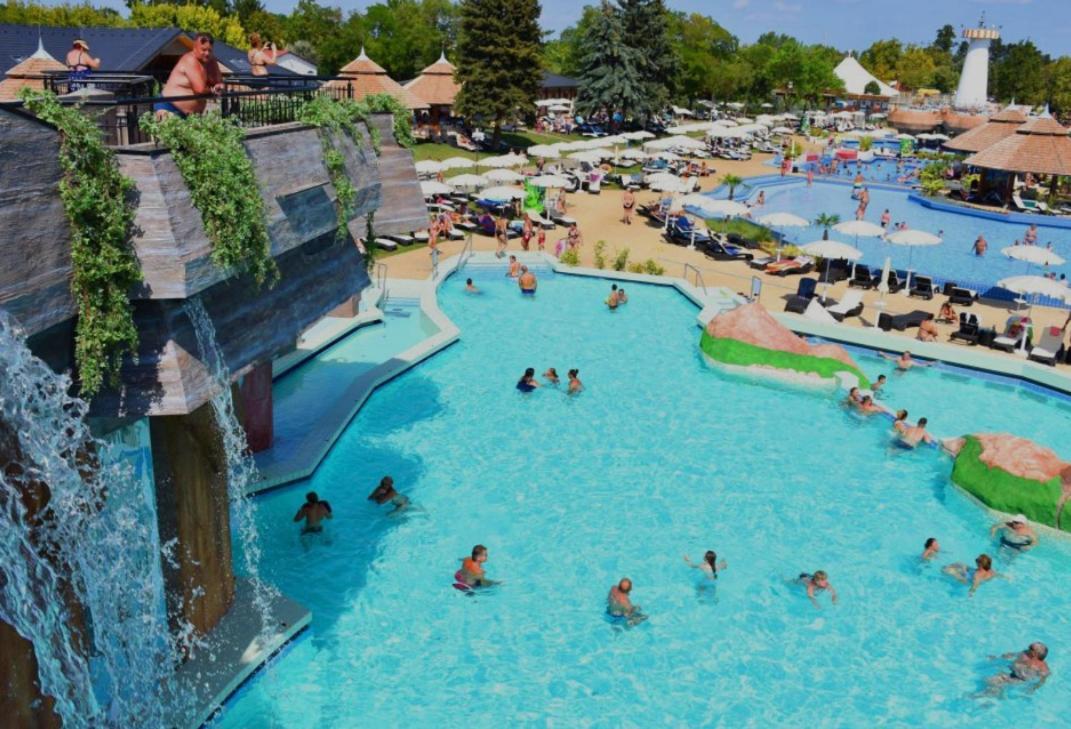 Beach Deluxe Apartman Хайдусобосло Экстерьер фото